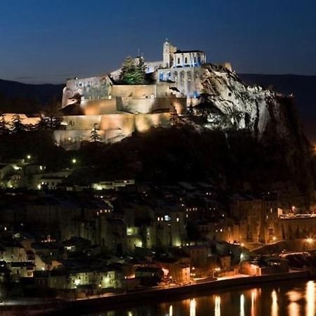 Etxe Laminak Bed & Breakfast Sisteron Exterior foto