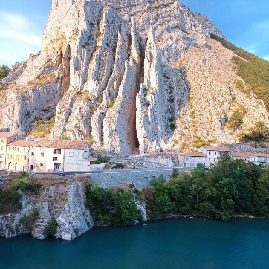 Etxe Laminak Bed & Breakfast Sisteron Exterior foto